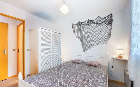 Les Sables D'Or: Cama, Mueble, Diseño De Interiores, Habitación, Suelo, Pared, Lecho, Piso, Sábana, Madera