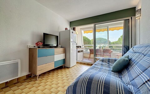 La Lagune: Diseño De Interiores, Mueble, Piso, Suelo, Habitación, Departamento, Habitación, Silla, Cama, Techo