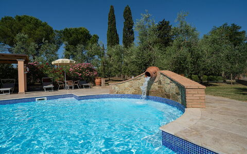 Montelopio: Agua, Planta, Piscina, Cielo, Naturaleza, Azur, Ocio, Árbol, Material Compuesto, Bienes Raíces