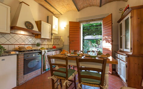 Montelopio: Mostrador, Habitación, Propiedad, Edificio, Mueble, Cocina, Gabinetes, Diseño De Interiores, Bienes Raíces, Casa