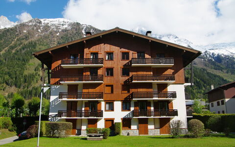 Le Choucas: Nube, Cielo, Planta, Montaña, Edificio, Propiedad, Ventana, Árbol, Arquitectura, El Terreno Del Lote