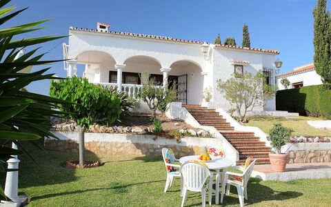 Villa Tulipán: Propiedad, Casa, Edificio, Bienes Raíces, Casa, Villa, Inmuebles, Vacaciones, Arquitectura, Patio Interior