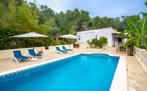 Can Toni Mari: Agua, Planta, Piscina, Propiedad, Edificio, Cielo, Azur, Árbol, Mueble Para Exteriores, Sombra
