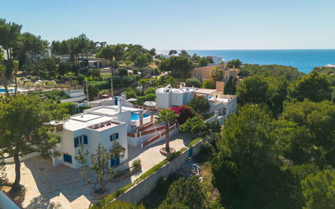 Anromi: Cielo, Árbol, Barrio Residencial, Inmuebles, Sombra, Suburbio, Villa, Ciudad De Vacaciones, Recurso