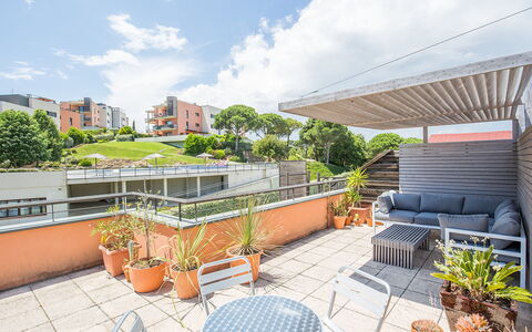 Jardins Sa Boadella: Nube, Cielo, Planta, Propiedad, Edificio, Maceta, Mueble Para Exteriores, Diseño De Interiores, Silla, Diseño Urbano