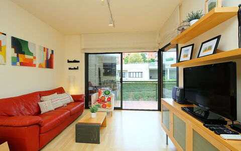 Jardins Sa Boadella: Sala, Habitación, Propiedad, Mueble, Diseño De Interiores, Edificio, Suelo, Casa, Suelos De Madera, Suelo Laminado