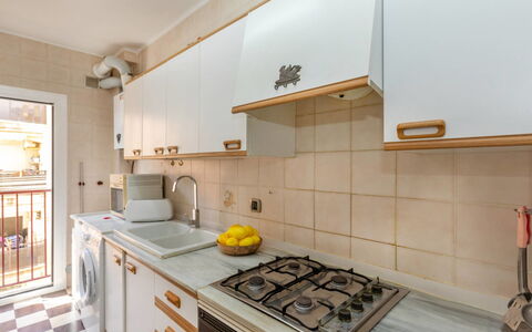 Edificio Garcomar i: Cocina, Aparato De Cocina, Electrodoméstico, Mostrador, Piso, Madera, Diseño De Interiores, Estufa De Cocina, Gabinetes, Suelo
