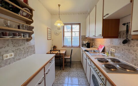 Aggsbach Markt 10: Cocina, Piso, Mostrador, Diseño De Interiores, Gabinetes, Suelo, Techo, Habitación, Mueble, Aparato De Cocina