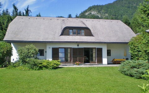 Sankt Wolfgang im Salzkammergut 50: Planta, Edificio, Cielo, Propiedad, Ventana, Nube, Árbol, Casa, El Terreno Del Lote, Paisaje Natural