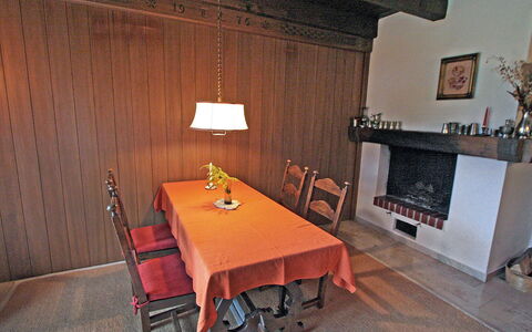 Sankt Wolfgang im Salzkammergut 50: Habitación, Propiedad, Mueble, Comedor, Diseño De Interiores, Edificio, Mesa, Suelo, Casa, Pared