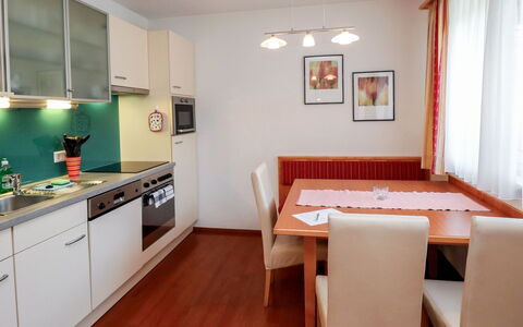 Radstadt 150: Habitación, Propiedad, Mueble, Edificio, Diseño De Interiores, Cocina, Suelo, Casa, Mostrador, Bienes Raíces