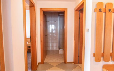 Königsleiten 170: Propiedad, Edificio, Puerta, Madera, Salón, Suelo, Pared, Inicio De La Puerta