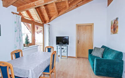 Huber 230.4: Habitación, Propiedad, Mueble, Edificio, Casa, Diseño De Interiores, Suelo, Mesa, Bienes Raíces, Sala