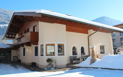 Hippach 170: Cielo, Edificio, Propiedad, Planta, Nieve, Ventana, Sombra, Casa, Arquitectura, Cabaña