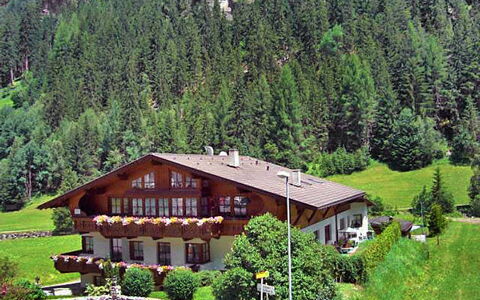 Alpengruss: Planta, Edificio, Propiedad, Árbol, Paisaje Natural, Casa, Ventana, El Terreno Del Lote, Alerce, Cabaña