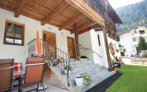 Elis: Propiedad, Edificio, Casa, Bienes Raíces, Casa, Habitación, Patio, Inmuebles, Cabaña, Patio Interior