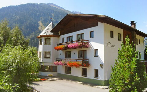 Pettneu am Arlberg 250: Cielo, Edificio, Planta, Ventana, Propiedad, Flor, Casa, Montaña, Árbol, Cabaña