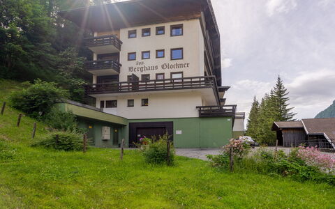 Heiligenblut 10: Planta, Nube, Cielo, Edificio, Ventana, Propiedad, Árbol, Paisaje Natural, El Terreno Del Lote, Casa