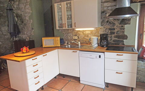 La Bastide: Mueble, Habitación, Cocina, Propiedad, Gabinetes, Mostrador, Estufa De Cocina, Cajón, Edificio, Diseño De Interiores