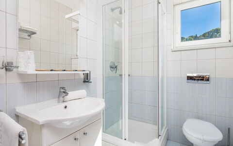 Rab Rab 301: Baño, Propiedad, Habitación, Arreglo De Tubería, Grifo, Diseño De Interiores, Arquitectura, Bienes Raíces, Loseta, Accesorio De Baño