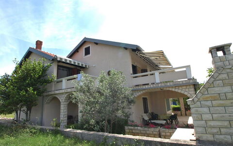 Marija: Propiedad, Casa, Barrio Residencial, Edificio, Casa, Bienes Raíces, Barrio, Arquitectura, Inmuebles, Techo