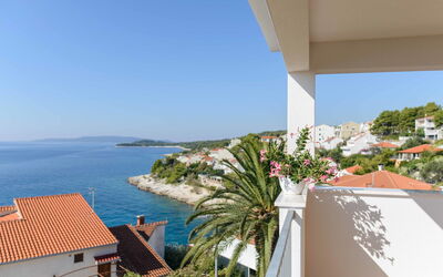 Trogir Okrug Gornji 340: Agua, Cielo, Edificio, Propiedad, Balneario, Azur, Sombra, Cuerpo De Agua, Arquitectura, Arecales