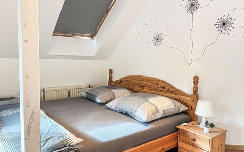 Adenau 160: Cama, Mueble, Diseño De Interiores, Habitación, Lecho, Sábana, Suelo, Piso, Madera, Linos