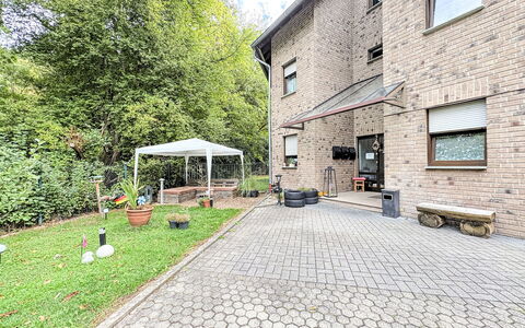 Adenau 160: Entrada De Coches, Jardín, Losa, Ladrillo, Yarda, Bicicleta, Paisajismo, Patio Interior