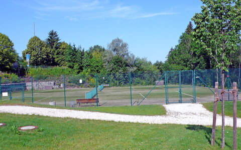 Siegsdorf 100: Espacio Publico, Jardín, Equipo De Juego Exterior, Parque, Césped, Sombra, Paisajismo, Malla, Alambrador, Cerca