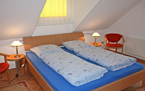 Lemke: Habitación, Cama, Mueble, Habitación, Sábana, Colchón, Propiedad, Marco De La Cama, Suelo, Lecho