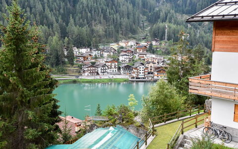 Alleghe 100: Paisaje Natural, Propiedad, Montaña, Desierto, Lago, Pueblo De Montaña, Hill Station, Agua, Casa, Bienes Raíces