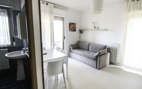 San Benedetto del Tronto 140: Edificio, Mueble, Propiedad, Ventana, Mesa, Comodidad, Sala, Cortina, Suelo, Diseño De Interiores