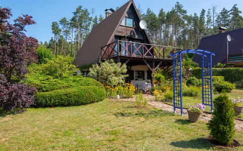 Borek Sulęcki: Arbusto, Cabaña, Jardín, Paisajismo, Inmuebles, Yarda, Césped, Hojas Perennes