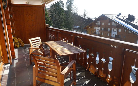 Villars 764: Propiedad, Habitación, Edificio, Mueble, Cubierta, Bienes Raíces, Pretil, Manchas De Madera, Casa, Casa