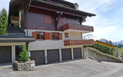 Villars 920: Propiedad, Casa, Edificio, Arquitectura, Bienes Raíces, Casa, Fachada, Barrio Residencial, Árbol, Villa