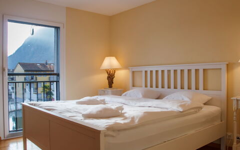 Le Bouveret 100: Cama, Mueble, Habitación, Lecho, Diseño De Interiores, Sábana, Madera, Suelo, Piso, Habitación