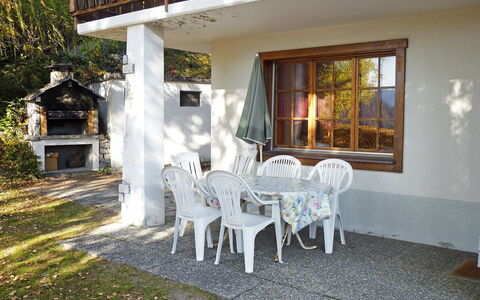 Frênes: Propiedad, Casa, Habitación, Edificio, Bienes Raíces, Mueble, Mesa, Casa, Silla, Cabaña