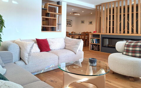 Verbier 131: Mueble, Diseño De Interiores, Piso, Sofá, Pared, Suelo, Madera, Sala, Habitación, Casa