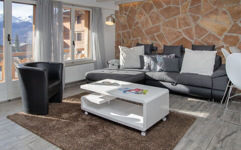 Stem 2: Mueble, Diseño De Interiores, Sofá, Piso, Sala, Suelo, Habitación, Encendiendo, Casa