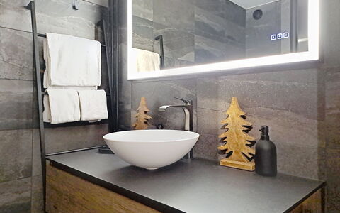 Mondzeu A258: Lavabo Del Baño, Diseño De Interiores, Pared, Espejo, Arreglo De Tubería, Piso, Lavabo, Grifo, Baño, Mostrador