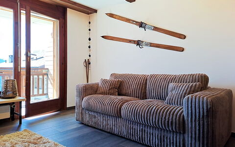 Mondzeu A258: Mueble, Sofá, Madera, Sala, Diseño De Interiores, Piso, Suelo, Habitación, Departamento