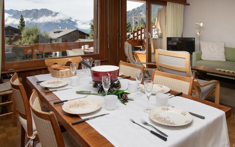 Val Neige 11: Mueble, Mesa, Madera, Diseño De Interiores, Silla, Cocina Y Comedor Mesa, Techo, Comedor, Habitación, Restaurante