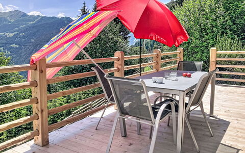 Château Lapin: Paraguas, Mueble Para Exteriores, Sombra, Mesa Al Aire Libre, Balcón, Toldo, Silla, Cubierta, Planta De Casa, Estructura Al Aire Libre