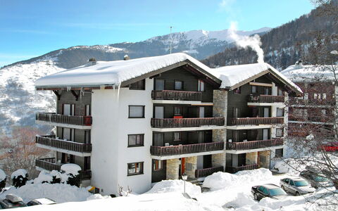 Arnica 16: Cielo, Nieve, Montaña, Propiedad, Edificio, Pendiente, Ventana, Diseño Urbano, Casa, Barrio