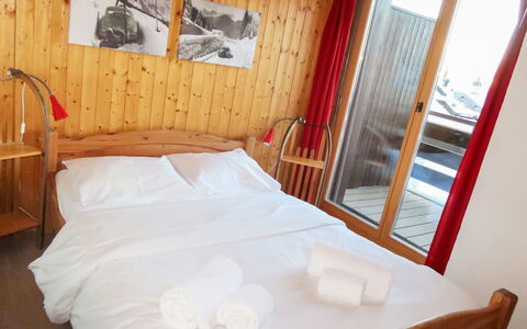 Nendaz 200: Mueble, Propiedad, Comodidad, Edificio, Marco De La Cama, Madera, Textil, Diseño De Interiores, Arquitectura, Cama