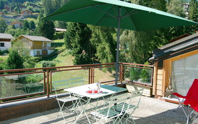 Nendaz 200: Paraguas, Patio, Propiedad, Sombra, Mesa, Mueble, Patio Interior, Yarda, Edificio, Casa
