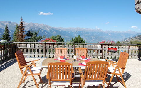 Nendaz 220: Propiedad, Mueble, Bienes Raíces, Mesa, Habitación, Edificio, Casa, Patio, Inmuebles, Mesa Al Aire Libre