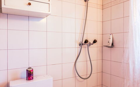Jolimont J4: Arreglo De Tubería, Baño, Piso, Suelo, Plomería, Diseño De Interiores, Ducha, Grifo, Alcachofa De La Ducha, Habitación