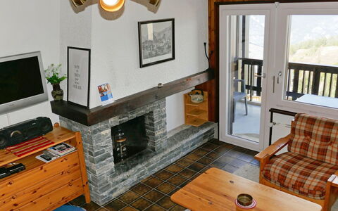 Nendaz 150: Habitación, Sala, Mueble, Propiedad, Casa, Hogar, Casa, Edificio, Hogar, Diseño De Interiores