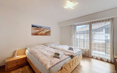 Diana E2: Madera, Habitación, Diseño De Interiores, Cama, Suelo, Sábana, Lecho, Techo, Habitación, Departamento
